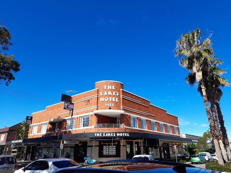 Lakes Hotel